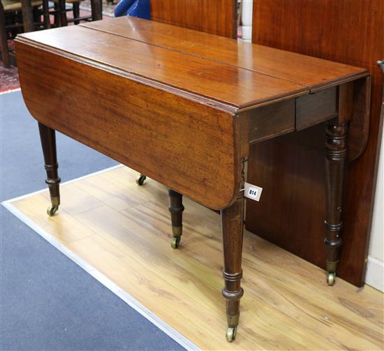 A Regency mahogany extending dining table, with concertina action and two additional leaves w.52cm un-extended